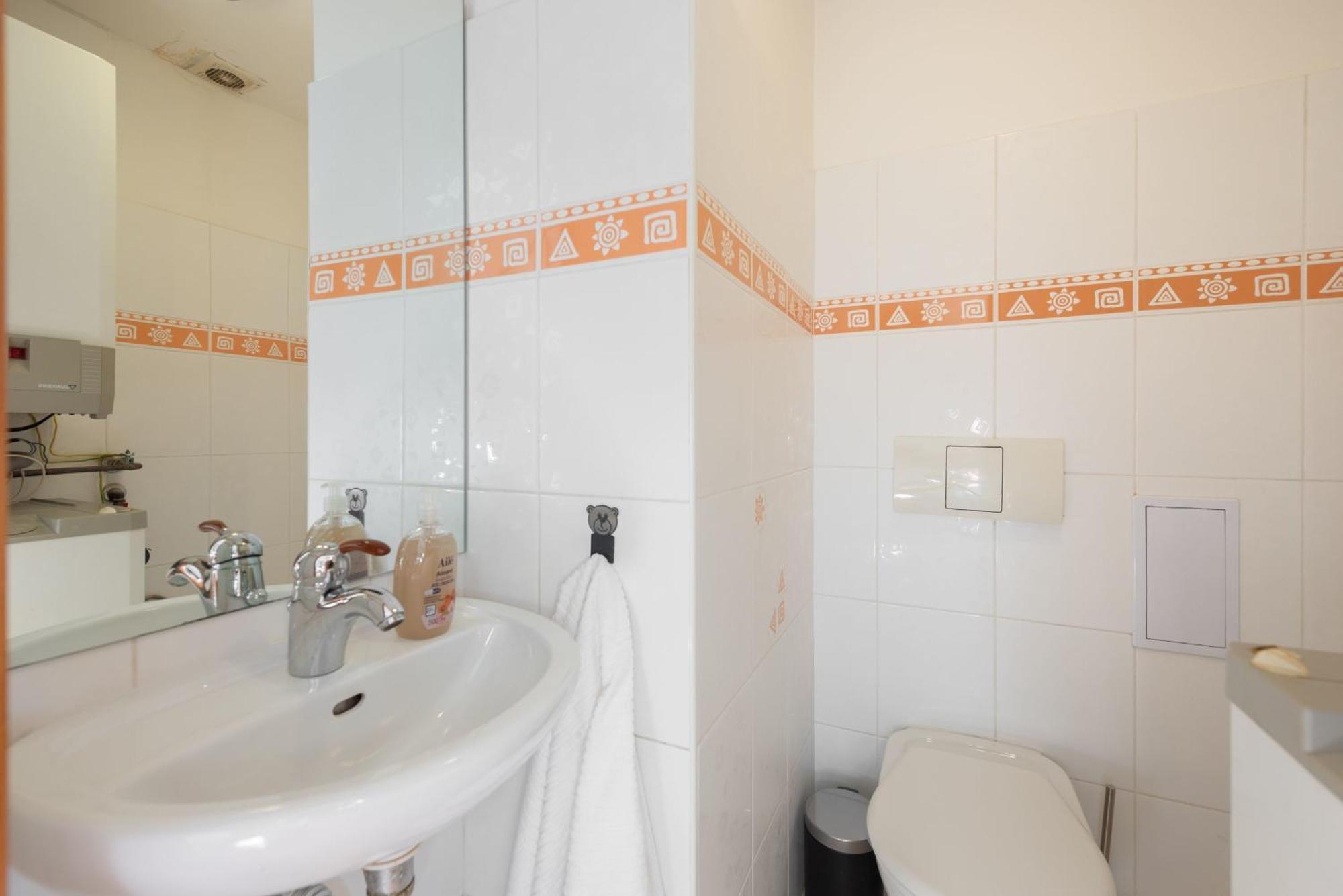 Stylish 2-level Near The National Theatre Apartament *